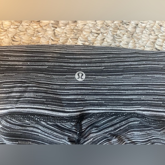 lululemon stripped legging size 0 - Picture 2 of 3